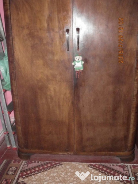 2 Dulapuri Vintage De Nuc Din Lemn Masiv 125 Lei Lajumate Ro