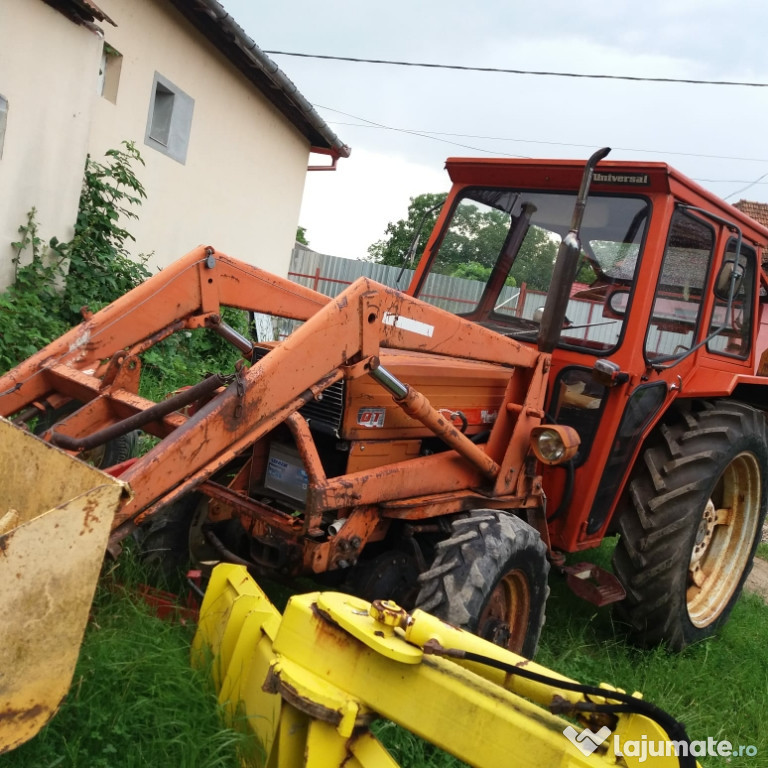 Tractor Universal 550 dt cu incarcator