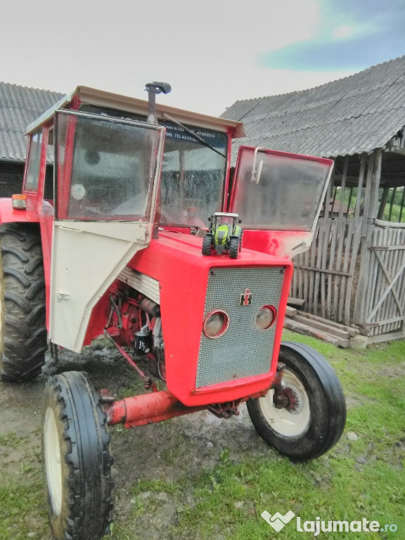 Tractor international 53 de cai cauciucuri bune baterie nouă