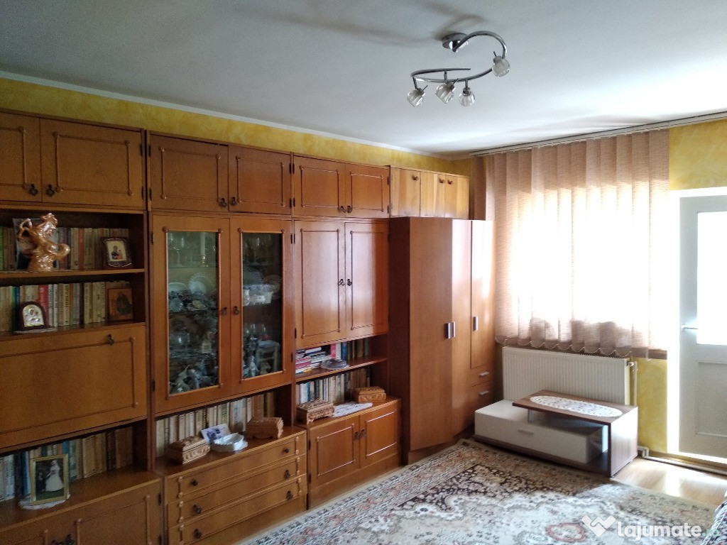 Apartament cu 2 camere decomandate Central