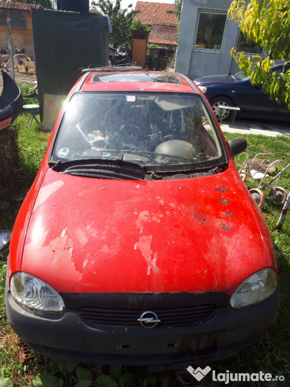 Dezmembrez Opel Corsa b