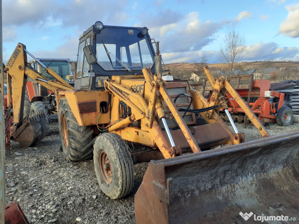 Buldoexcavator Case 580 doua bucati