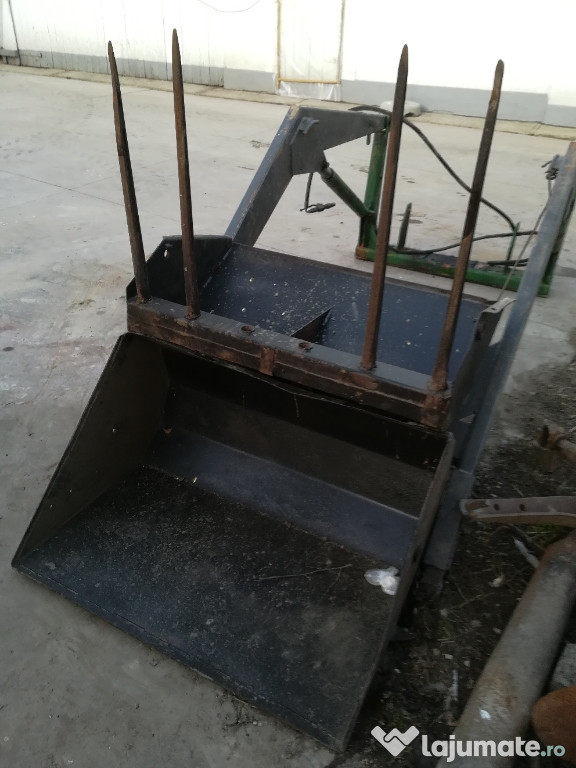 Încărcător cu furca și cupa
