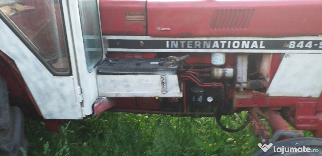 TRACTOR INTERNAȚIONAL 84