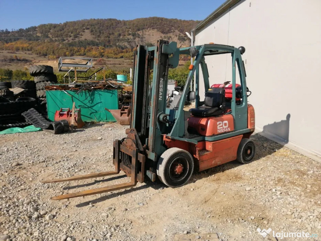 Motostivuitor pe gaz Nissan cu furca rotativa