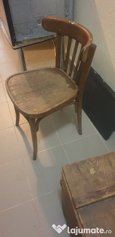 Lada zestre veche din secolul 18.si alte acareturi....