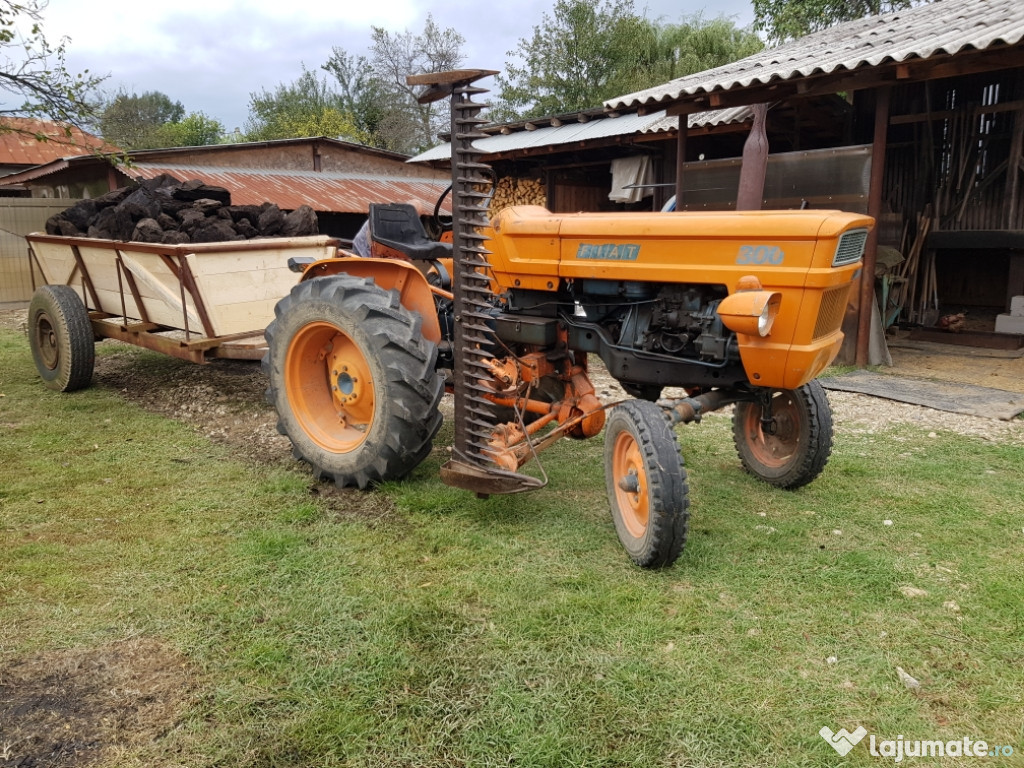 Tractor Fiat 300 cu cositoare laterală
