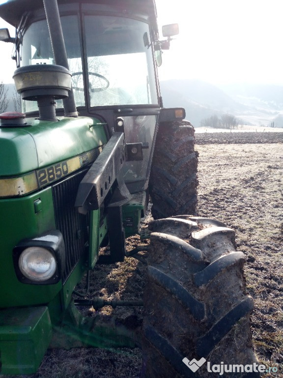 John Deere 2850