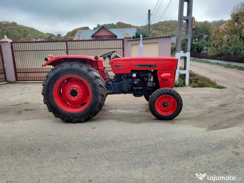 Tractor Universal 445, cutie de viteze cu manete