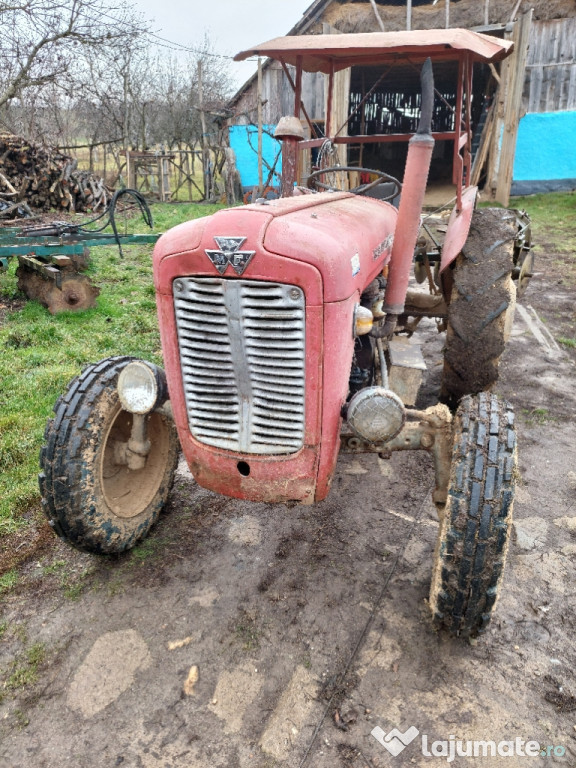 Tractor Massey Ferguson sau schimb cu utilaje