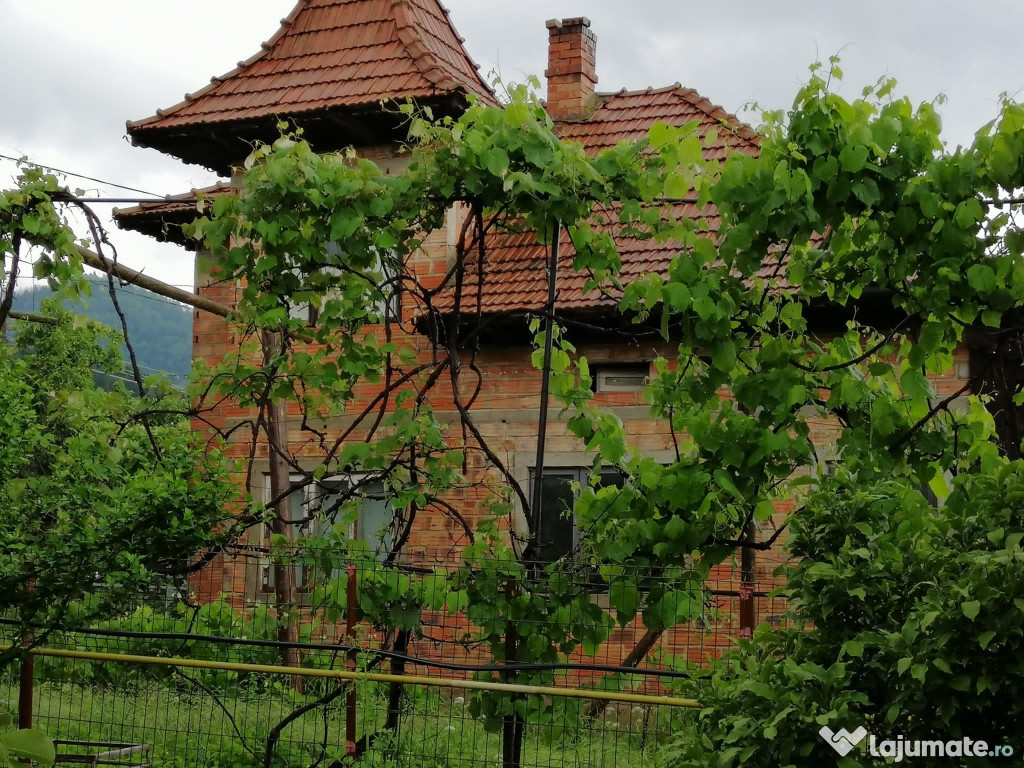 Casa și teren