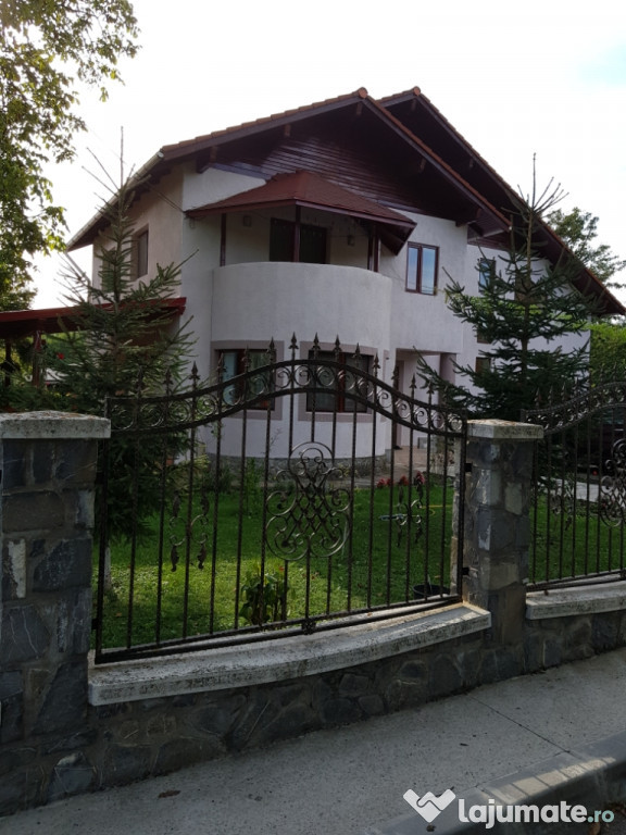 Casă, vilă de vizionat Central
