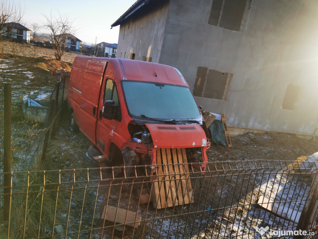 Dezmembrez Peugeot boxer