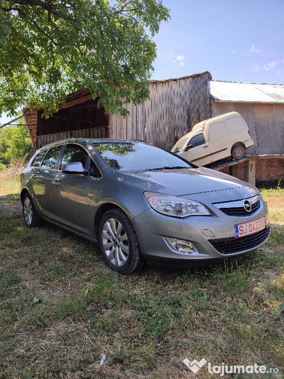 Opel Astra J 2011