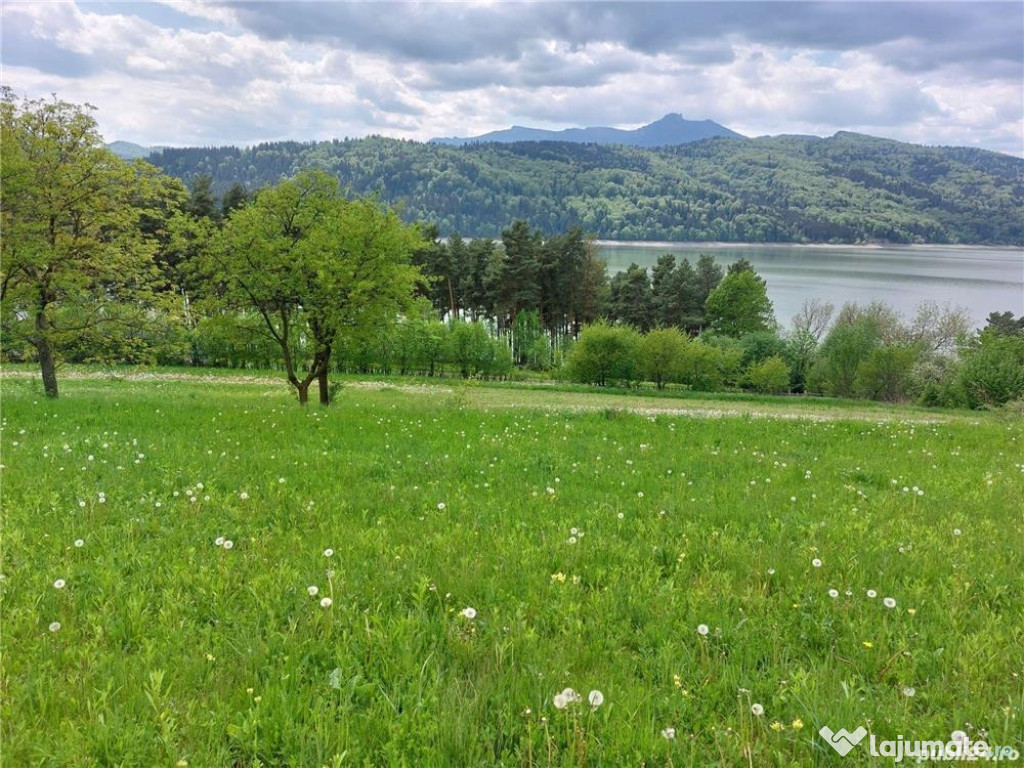 Teren intravilan situat pe marginea lacului Bicaz