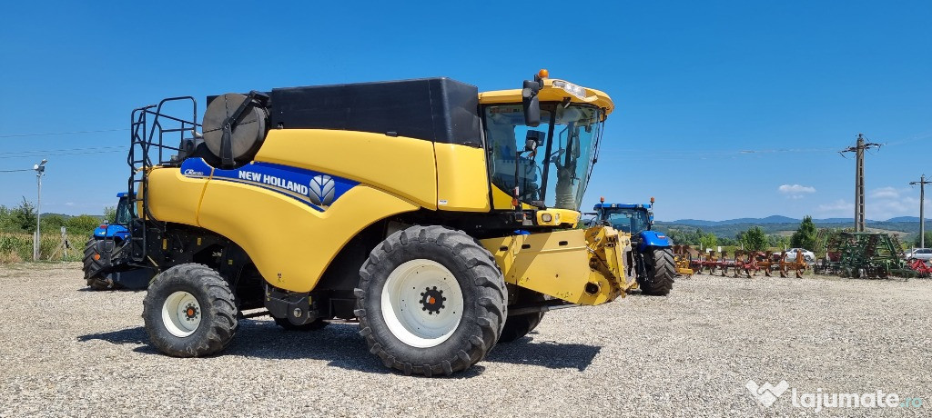 Combina New Holland CR8080