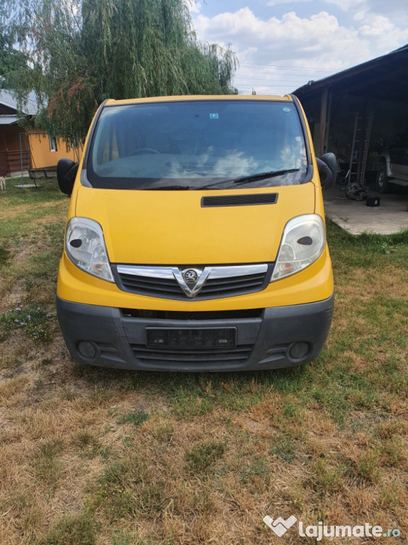 Dezmembrez opel vivaro renault trafic 1.9