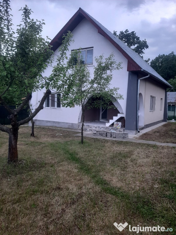 Casa la curte Stoilesti, Valcea, Vladulesti