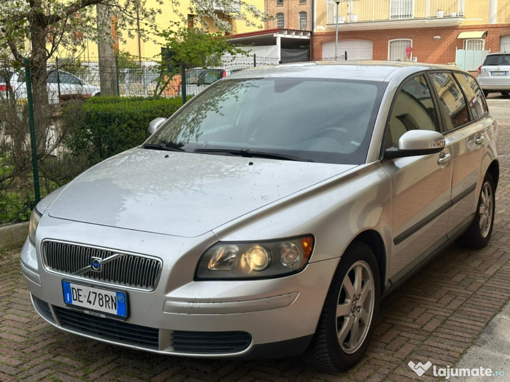 Vînd volvo v50 benzină 1.8