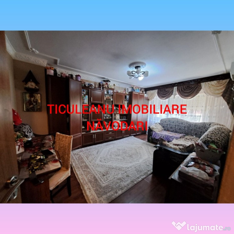 Vindem apartament in Navodari