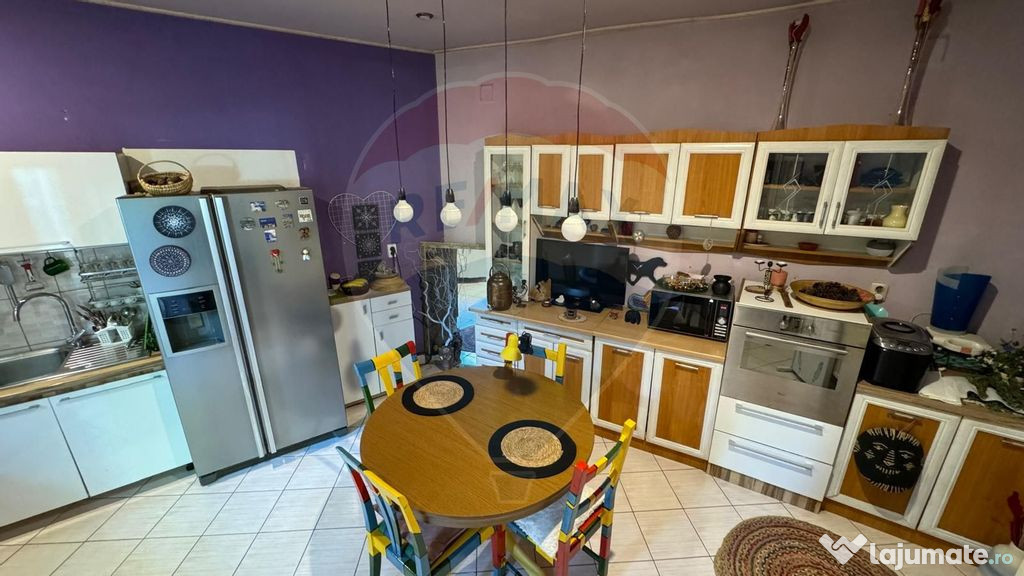 Casa De Vanzare In CENTRU VECHI -135000EURO