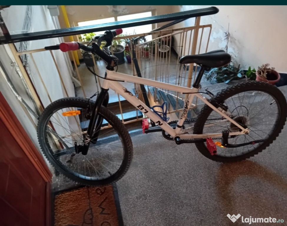 Vând Bicicleta Rockrider 300