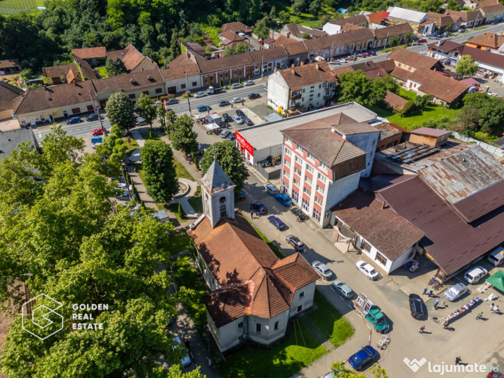 Cladire cu 24 camere, langa Castelul Regal Savarsin