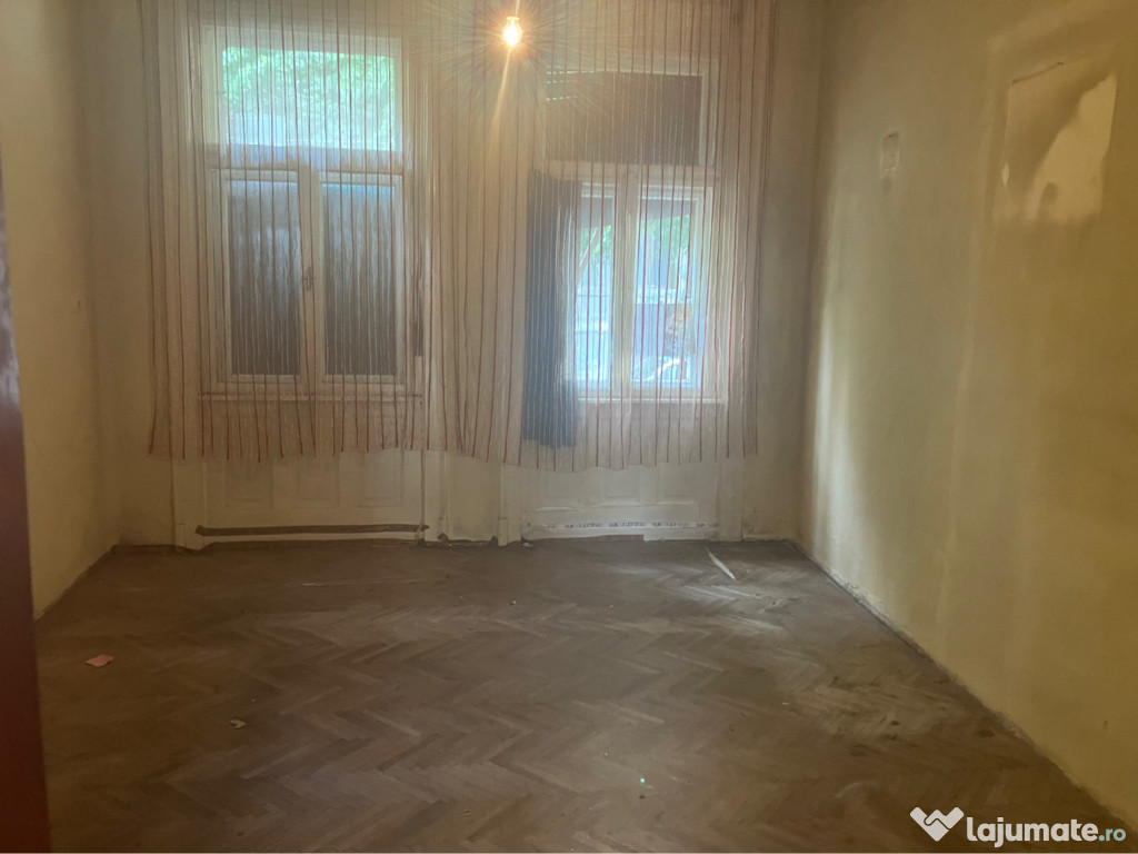 Vând apartament 1 camera zona centrală Arad