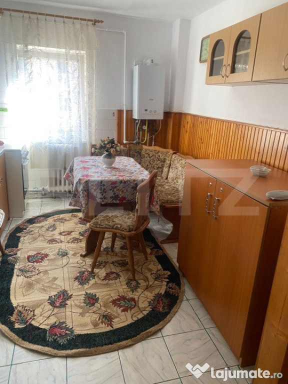 Apartament cu 2 camere, decomandat,intermediar, Aiud, zona D