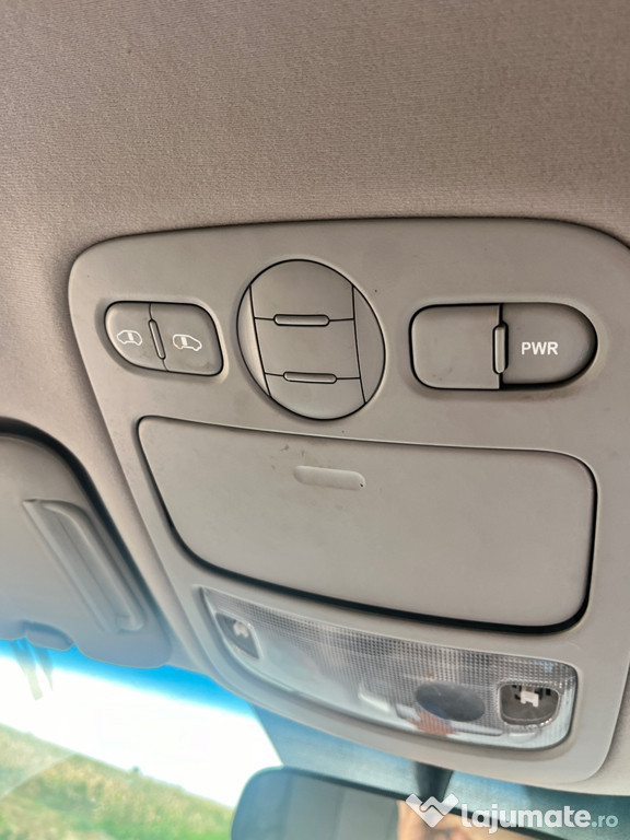 Kia sedona volan dreapta