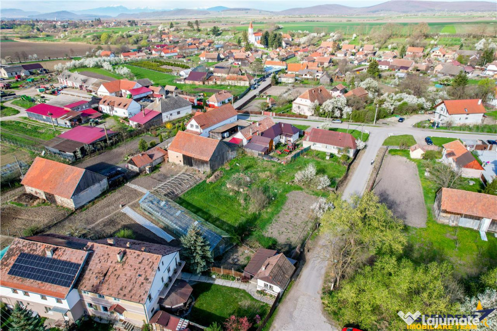 Teren extins de 1600 mp cu casa traditionala in Ilieni, Cent