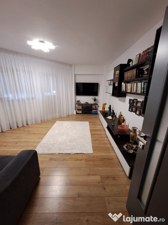 Proprietar vand apartament doua camere navodari