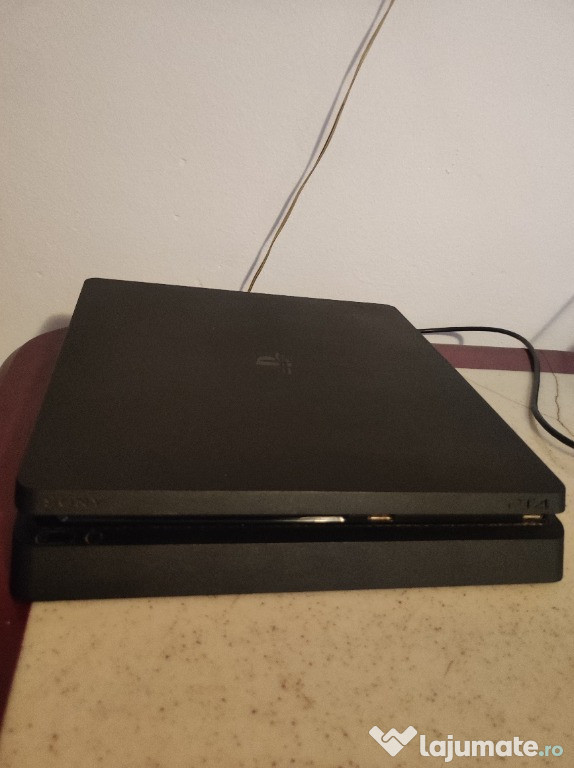 Playstation 4 slim