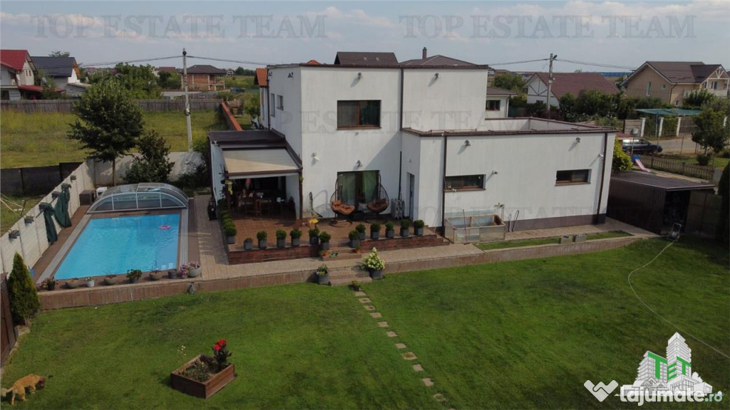 Casa cu piscina si vedere la padure