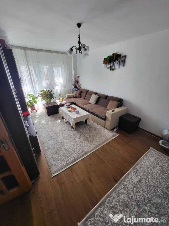 Apartament 3 camere, 2 bai, zona piata deal