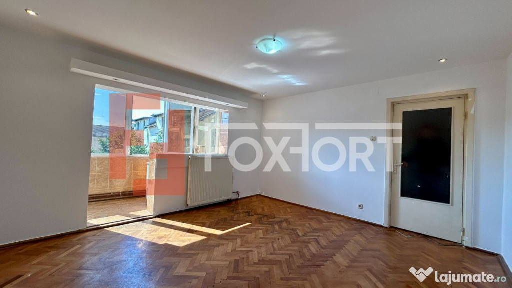 Apartament cu 2 camere semidecomandat de vanzare, zona Aradu