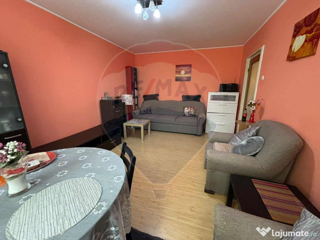 Apartament cu 3 camere de vânzare în zona 1 Decembrie 1...