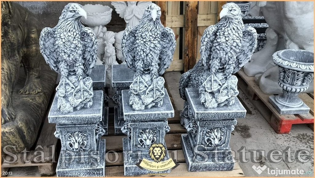 Set 3 statuete vulturi cu socluri, gri antichizat.