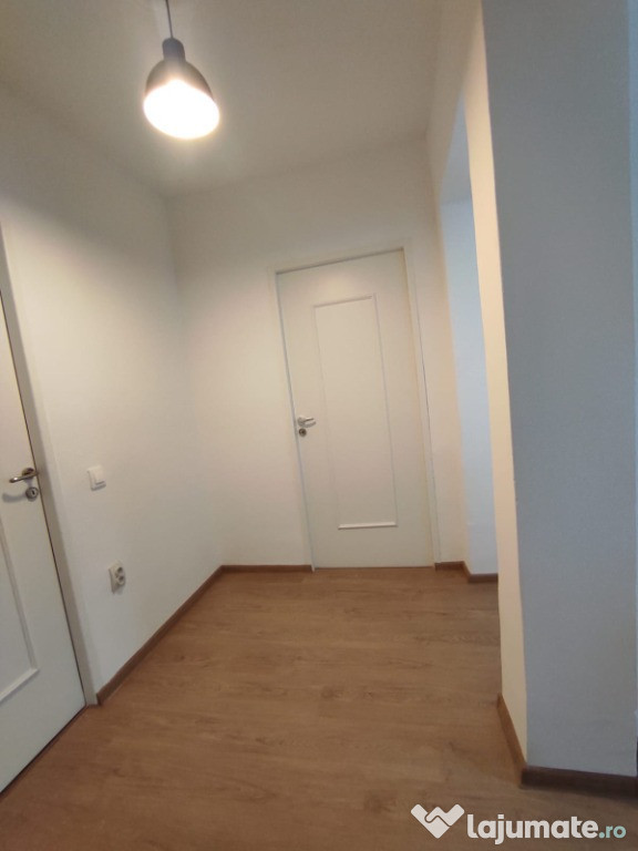 Apartament 2 camere decomandat - parcare inclusa