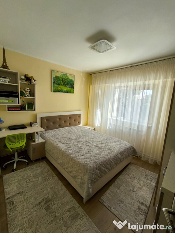 Apartament cu 3 camere, zona Primăverii