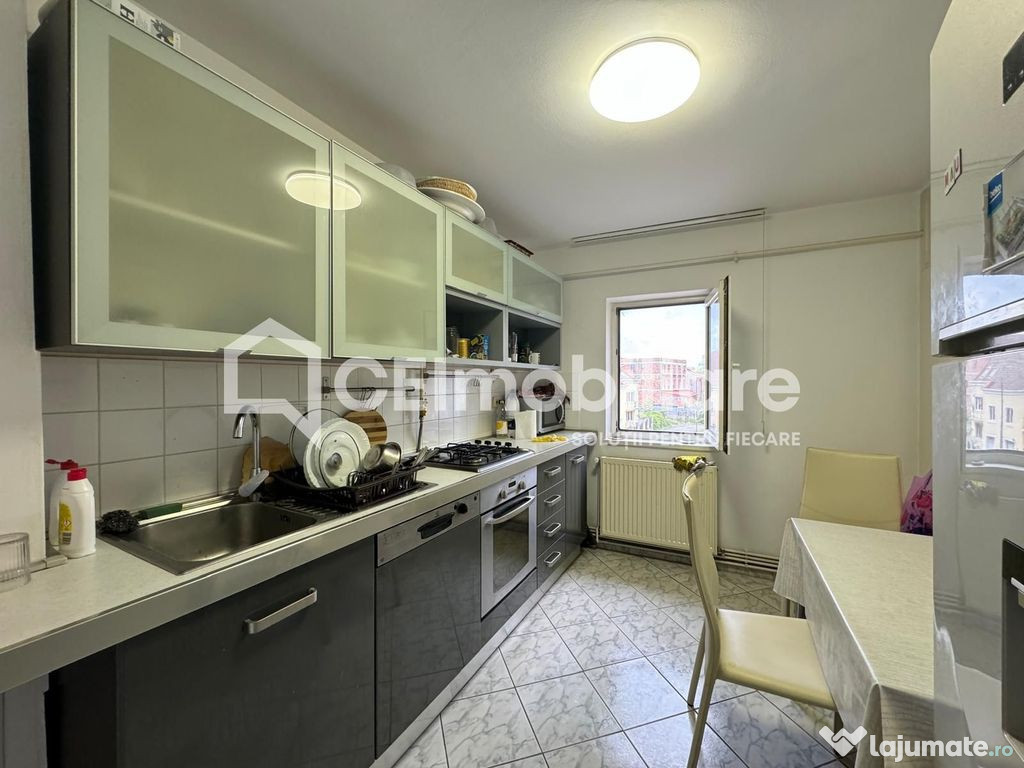 Apartament cu 3 camere pe mal, etajul 2