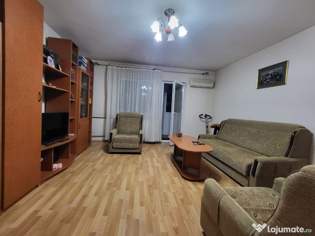 Apartament de vanzare 3 camere/utilat/mobilat