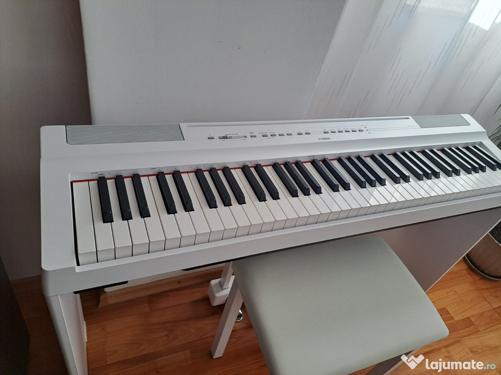 Pian digital Yamaha p121