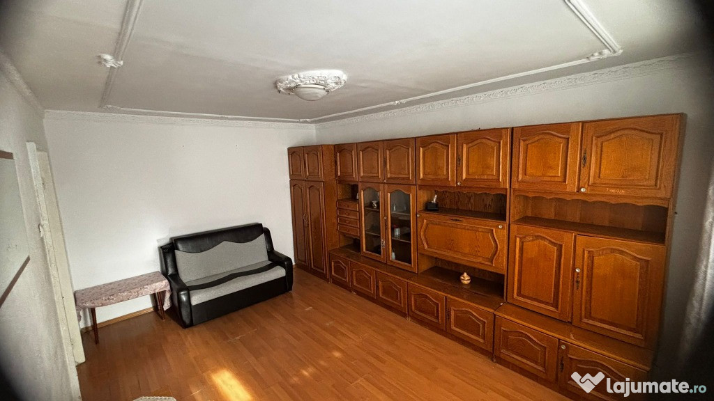 Apartament 2 camere decomandat - Tomis III - 72.000 euro (Cod E2)