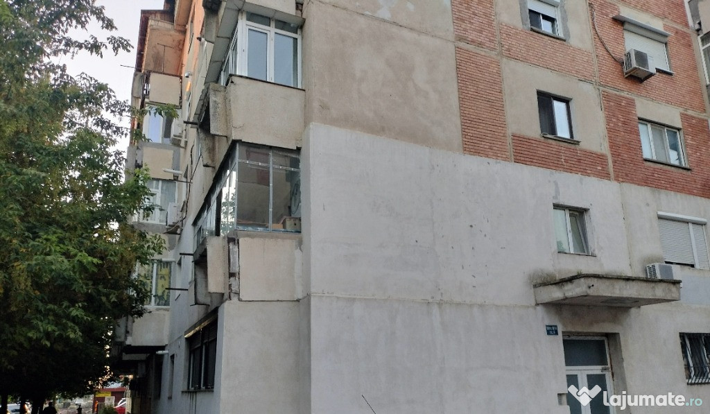 Vand apartament 3 camere