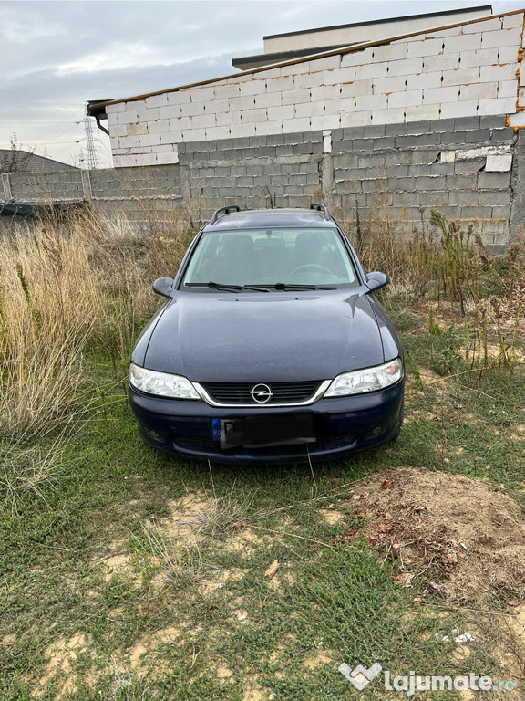 Dezmembrez Opel Vectra B