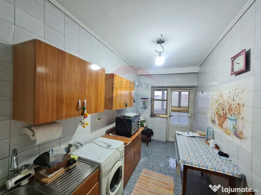 Apartament cu 3 camere de vânzare în zona Central