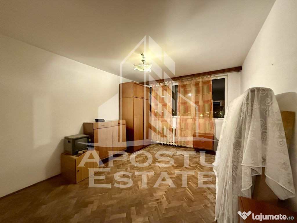 Apartament 2 camere decomandat, etaj 3, lift, zona Olimpi...