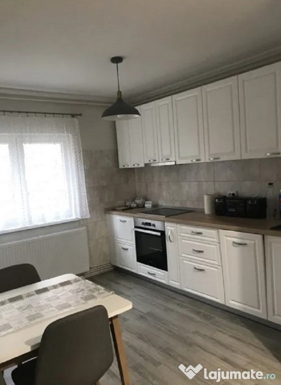 In centru pe Bulevardul Decebal ofer chirie Apartament 2 camere