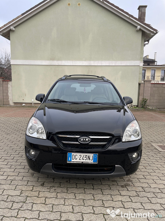 Autoturism Kia Carens